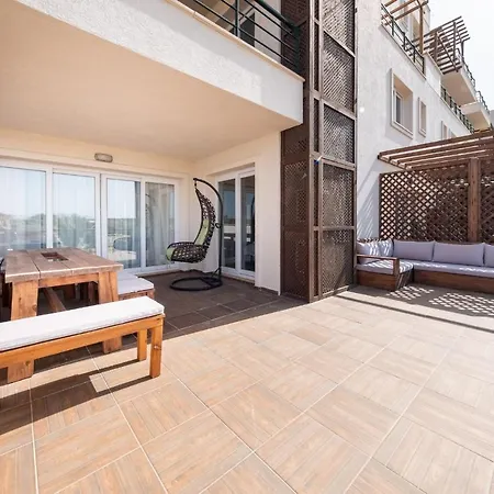 Nice Two Bedroom With Sea View & Pool View Appartement Agios Theodoros (Northern Cyprus)